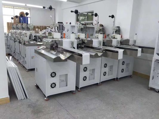 Máquina de descolagem para cabos de conectores eletrónicos