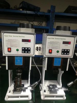 YH-09H002 JST Aplicador de Máquina de Crimping de Terminal da Bandeira Europeia com tracção de deslizamento de 40 mm